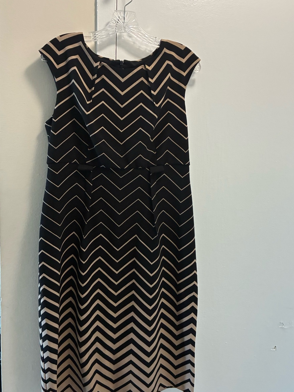 Sleeveless Black and Beige Chevron Sheath Dress